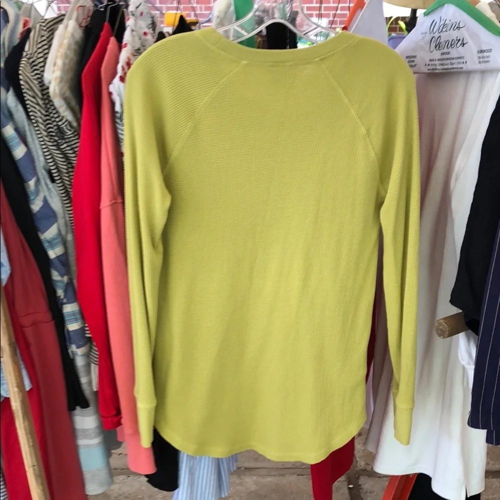Women's Eddie Bauer Fitted Lime Yellow-Green Long Sleeve Waffle Crew Size Small - Picture 6 of 6